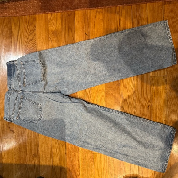 NWOT! Abercrombie & Fitch ultra loose low rise jean light wash - Picture 4 of 4